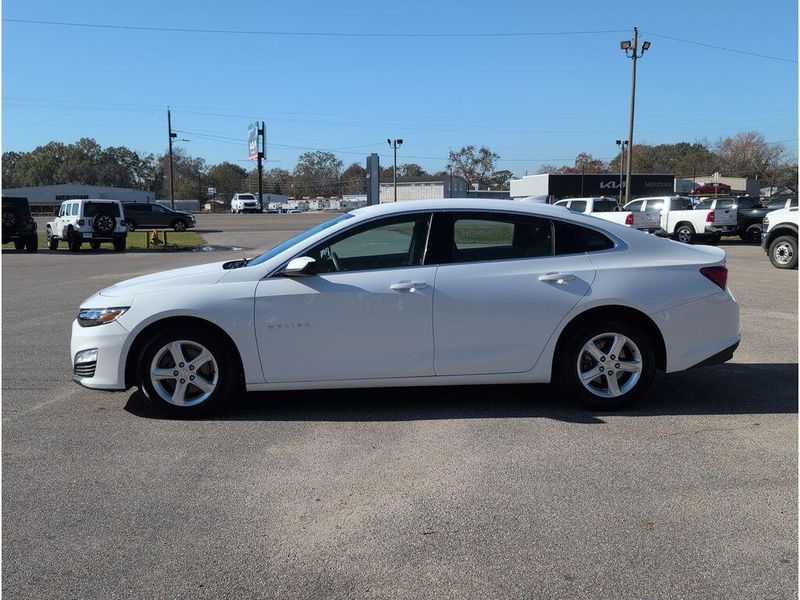 Used 2024 Chevrolet Malibu LTImage 2