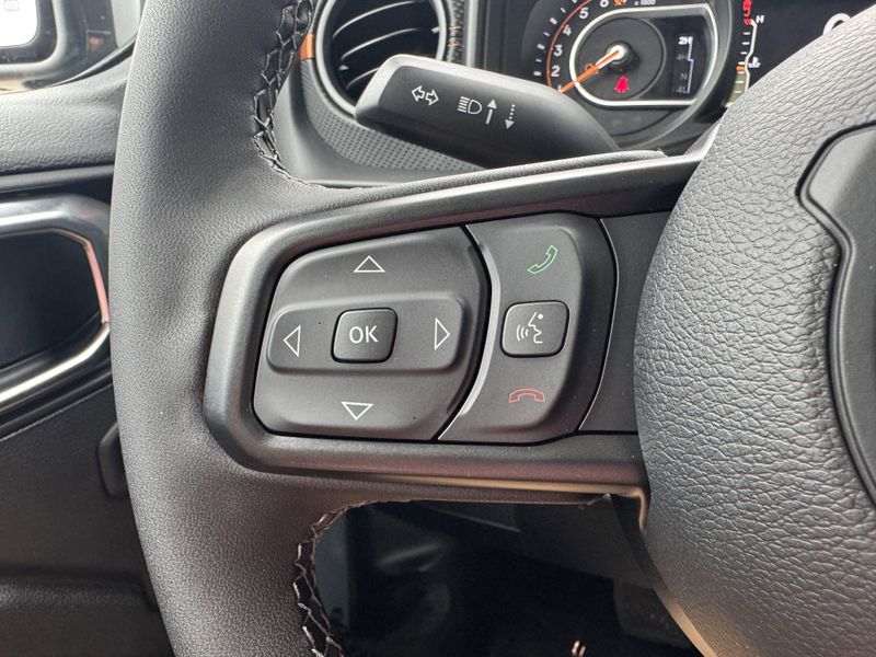 New 2025 Jeep Gladiator MojaveImage 16