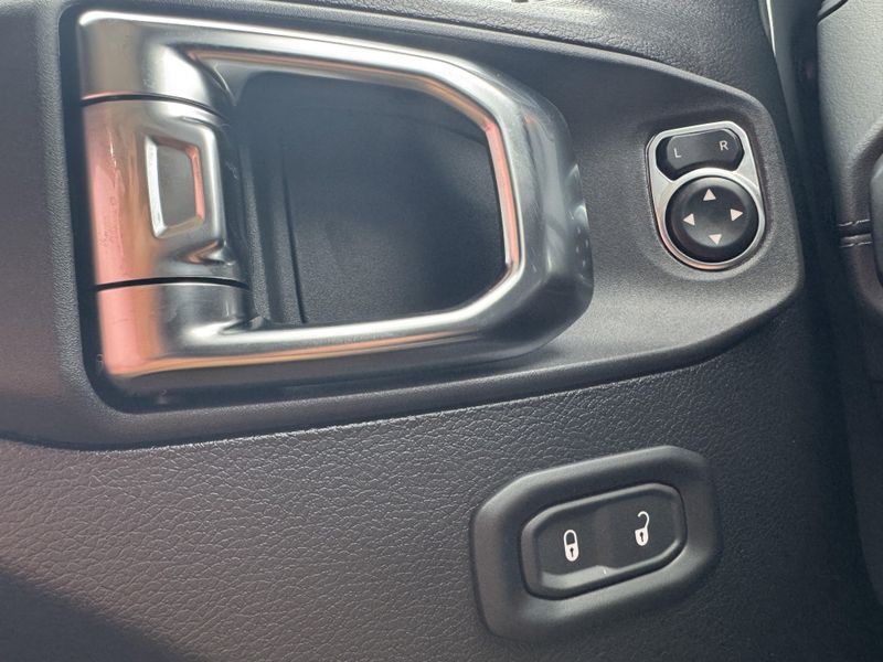 New 2025 Jeep Gladiator MojaveImage 17