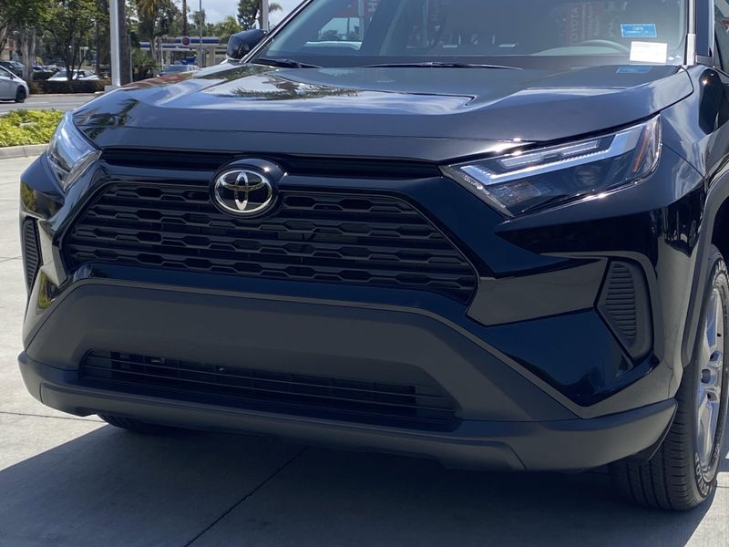 2025 Toyota RAV4 XLEImage 7