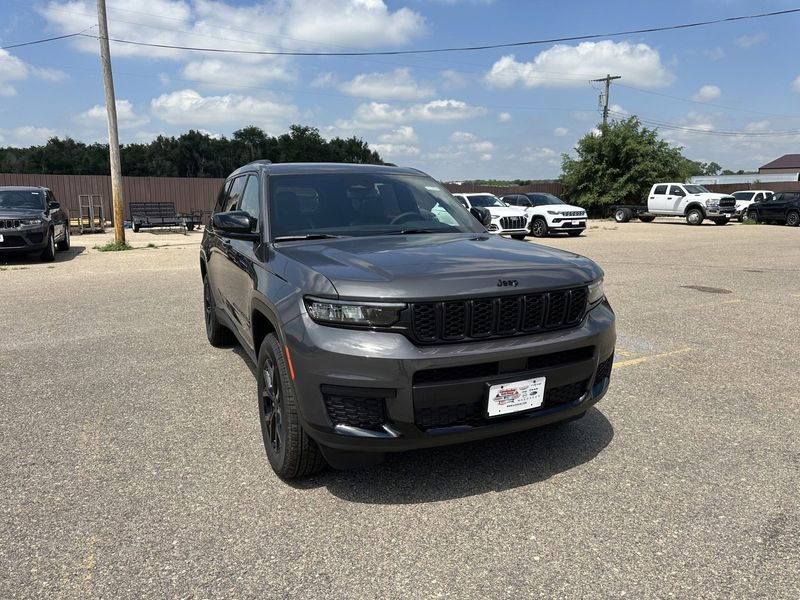 2024 Jeep Grand Cherokee L Altitude X 4x4Image 2