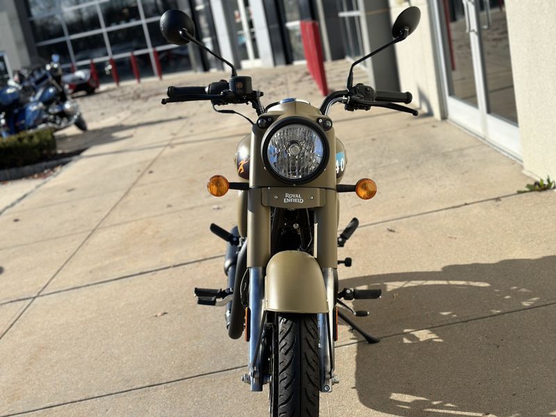 2023 Royal Enfield CLASSIC 350 in a SIGNALS DESERT SAND exterior color. Cross Country Powersports 732-491-2900 crosscountrypowersports.com 