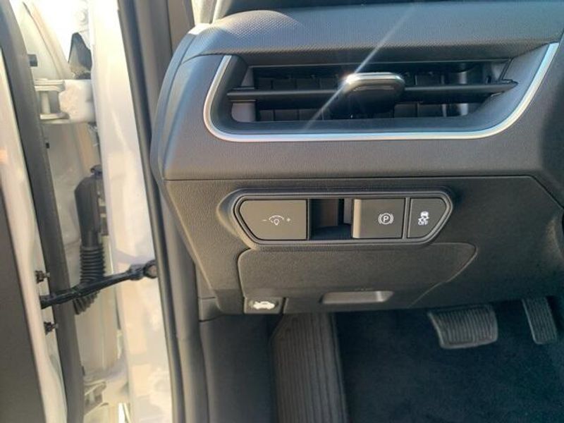 Used 2025 Kia K4 LXImage 7