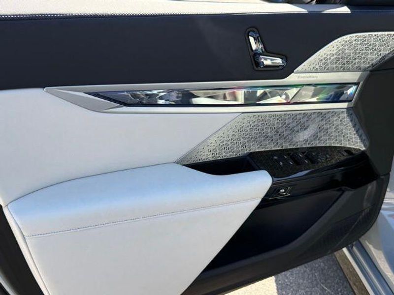 Used 2023 BMW i7 xDrive60Image 17