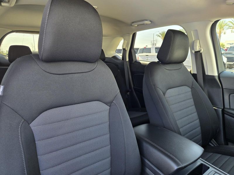 Used 2023 Ford Edge SE AWD