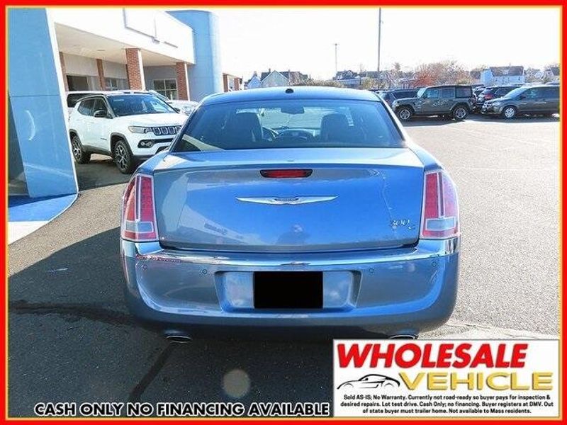 2011 Chrysler 300C BaseImage 5