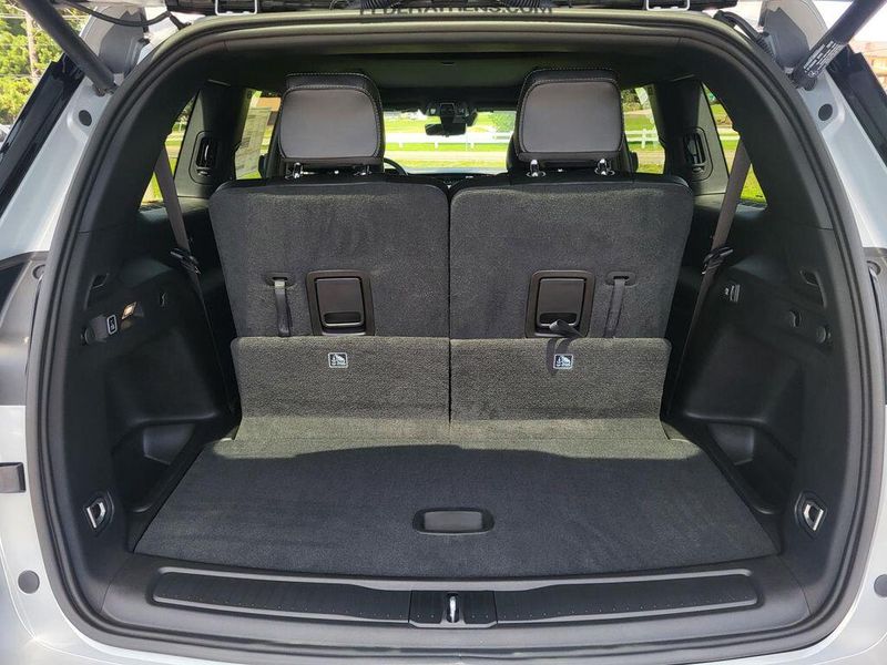 2025 Jeep Grand Cherokee L Limited 4x4Image 10