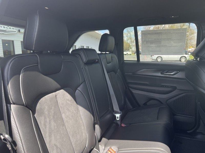 2023 Jeep Grand Cherokee Altitude 4x4Image 23