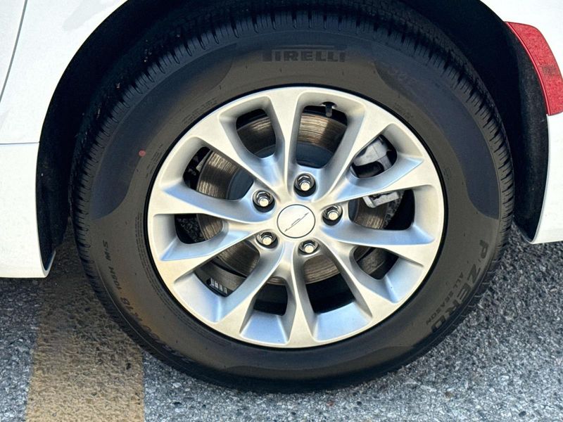 New 2027 Chrysler Pacifica Select Awd