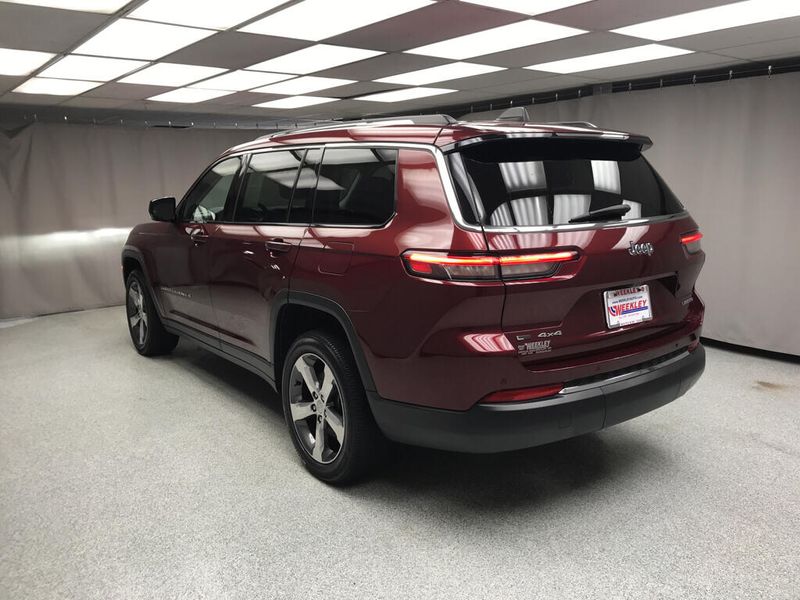 Used 2022 Jeep Grand Cherokee L LimitedImage 11