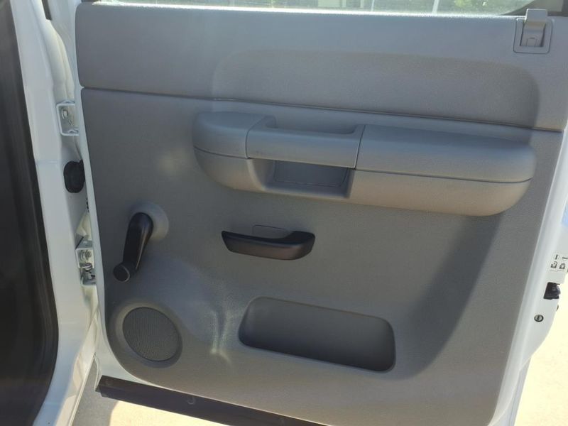 Used 2010 GMC Sierra 2500HD Work TruckImage 9