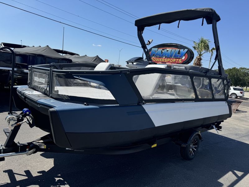 2024 SEADOO SWITCH SPORT 21 230HP  MARINE BLUE  in a BLUE exterior color. Family PowerSports (877) 886-1997 familypowersports.com 