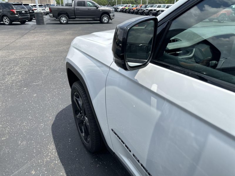 2025 Jeep Grand Cherokee L Limited 4x4Image 10