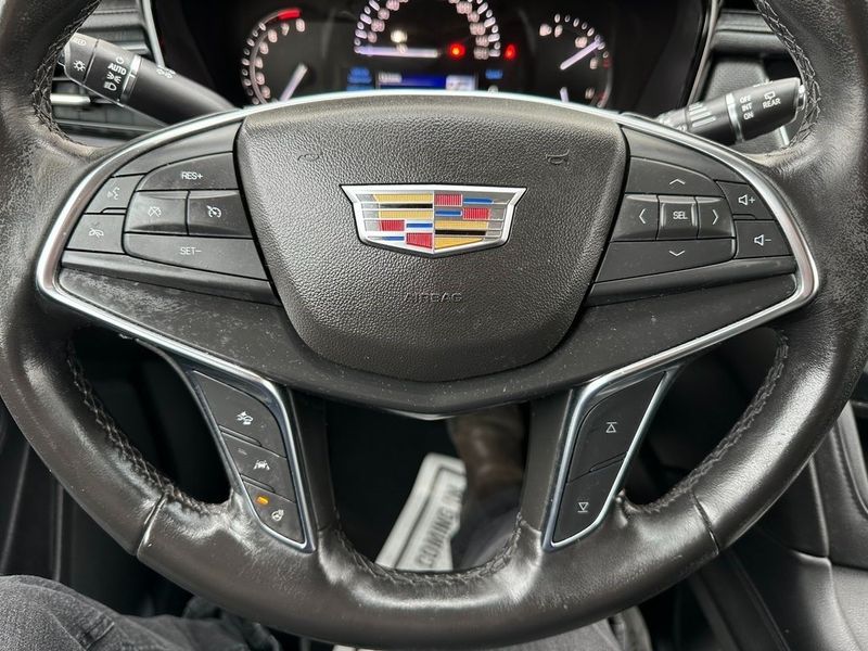 2019 Cadillac XT5 LuxuryImage 3
