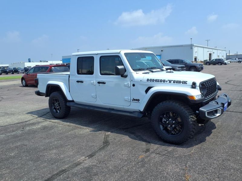 2025 Jeep Gladiator Sport photo 2