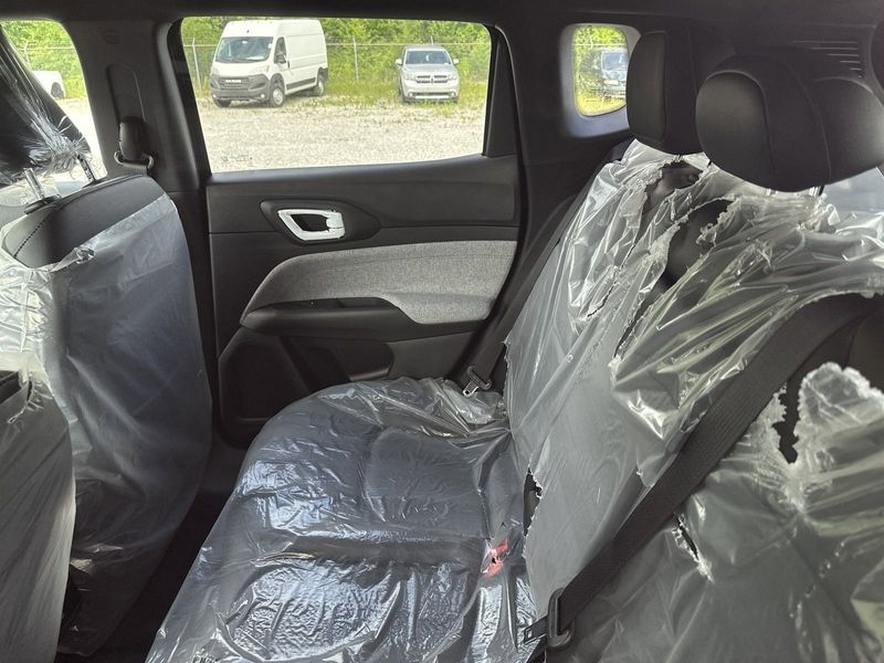 2023 Jeep Compass Latitude Lux 4x4Image 12