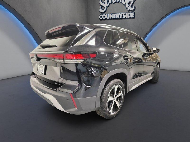 Used 2025 Volkswagen Tiguan SE 4-Motion AWDImage 10