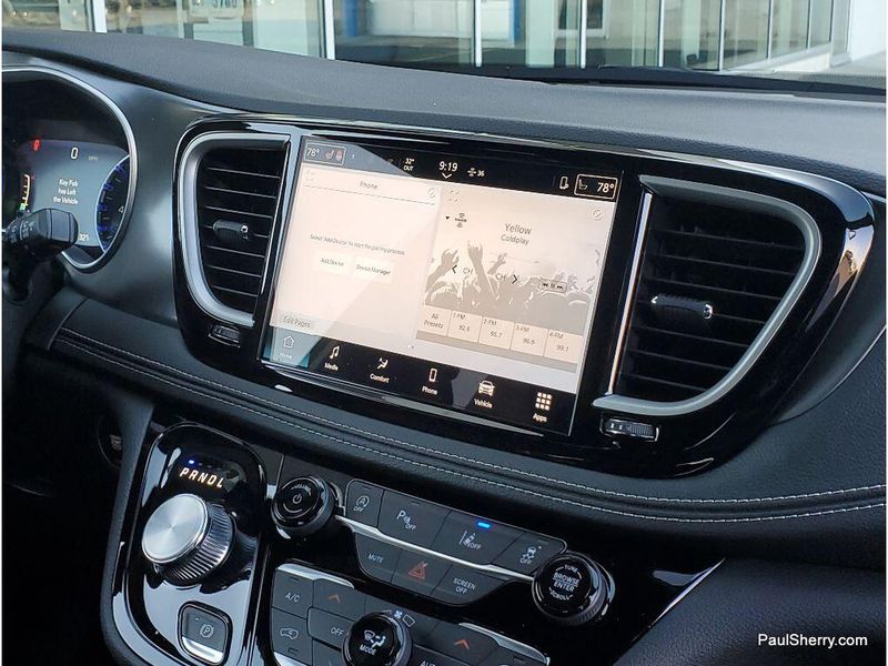 New 2026 Chrysler Pacifica Select