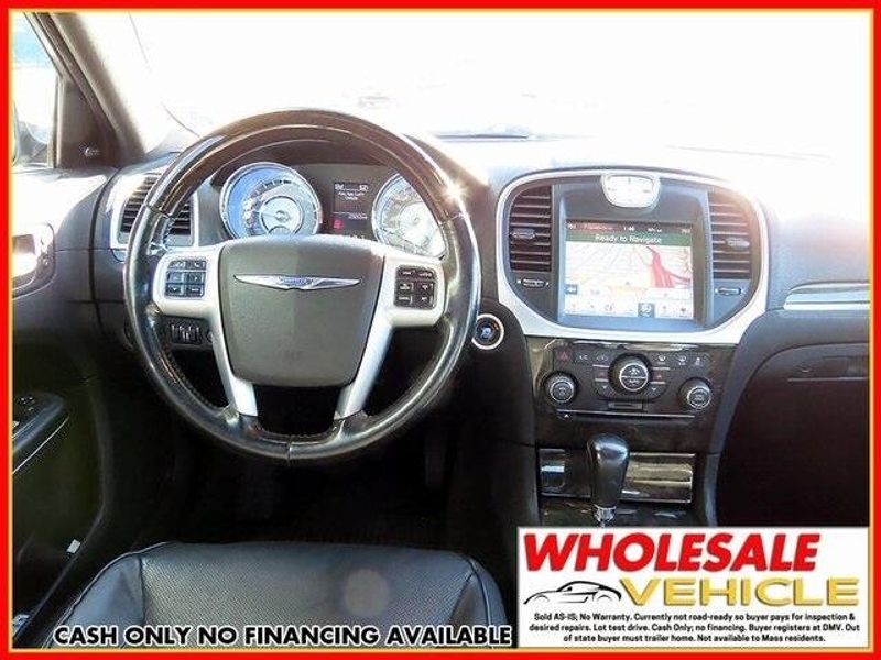 2011 Chrysler 300C BaseImage 11