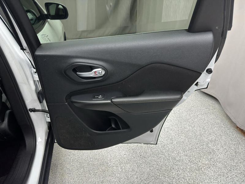 Used 2015 Jeep Cherokee LatitudeImage 14