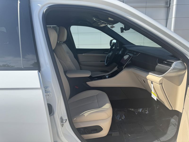 New 2025 Jeep Grand Cherokee LimitedImage 13