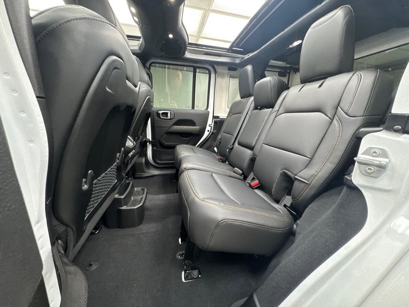 2025 Jeep Wrangler 4-door SaharaImage 19