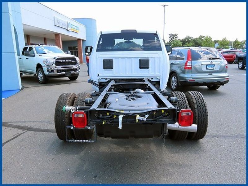 2024 RAM 3500 Chassis Cab TradesmanImage 6