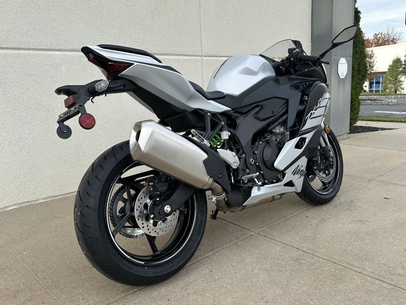 2025 Kawasaki Ninja ZX4RR ABSImage 3