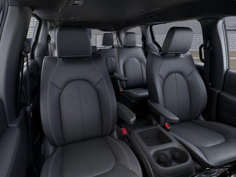 New 2026 Chrysler Pacifica SelectImage 16