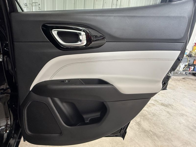 Used 2024 Jeep Compass LimitedImage 10