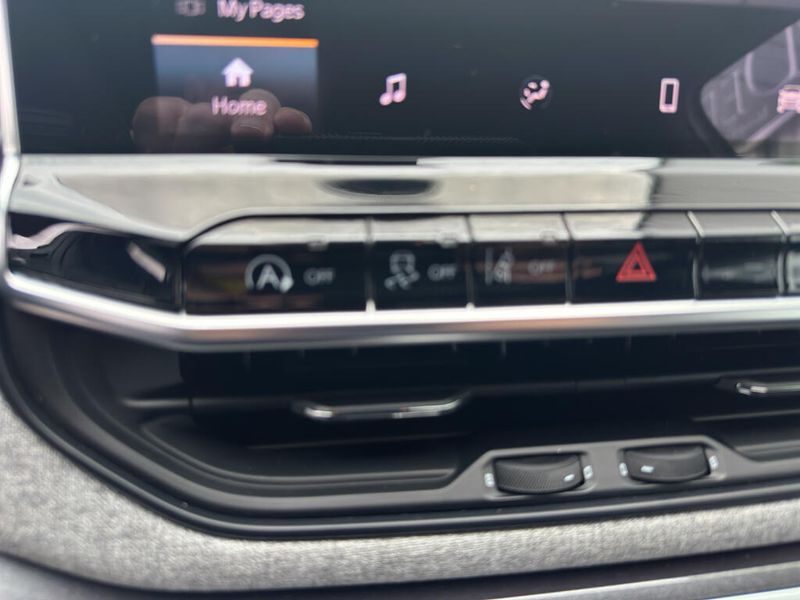 2024 Jeep Compass Latitude photo 9