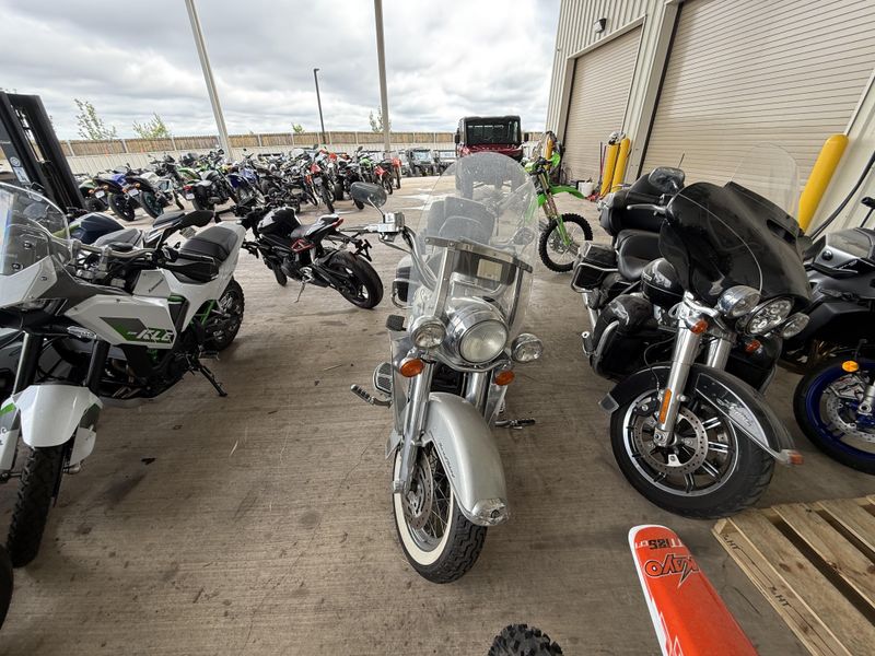 USED 2004 HARLEY ROAD KING CLASSIC Image 2