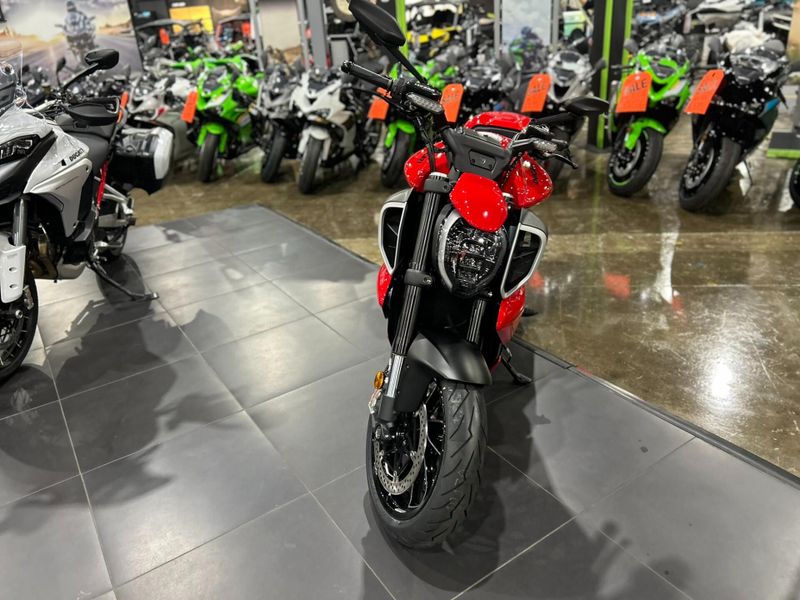 New 2025 Ducati DIAVEL V4 Image 8