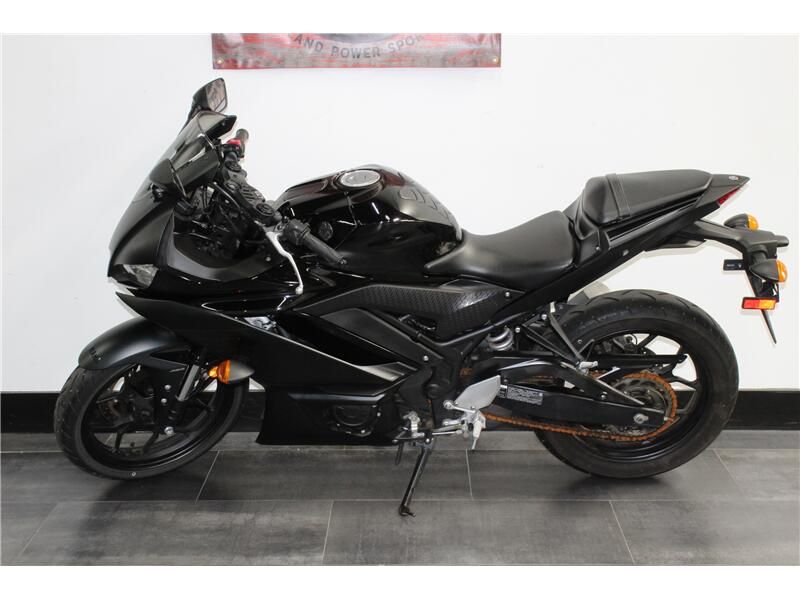 Used 2021 Yamaha YZF-R3 Image 4