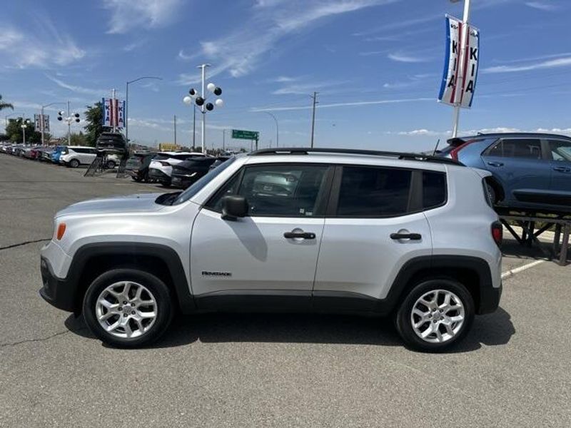 Used 2018 Jeep Renegade SportImage 2