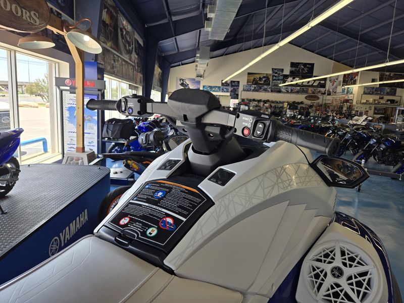 2025 Yamaha GP SVHO WAUDIO WHITE AND RACING BLUE Image 7