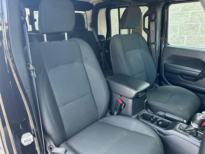 2021 Jeep Gladiator Willys photo 7