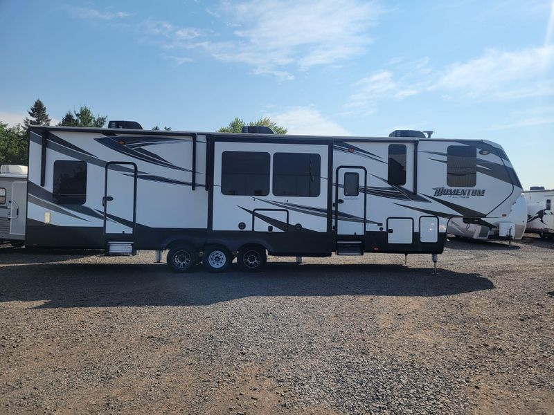 Used 2017 GRAND DESIGN MOMENTUM M- 388M Image 2
