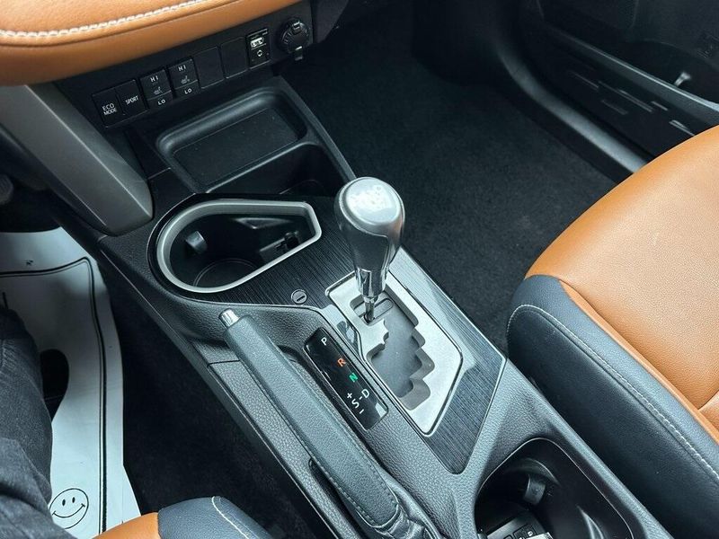 2018 Toyota RAV4 LimitedImage 8