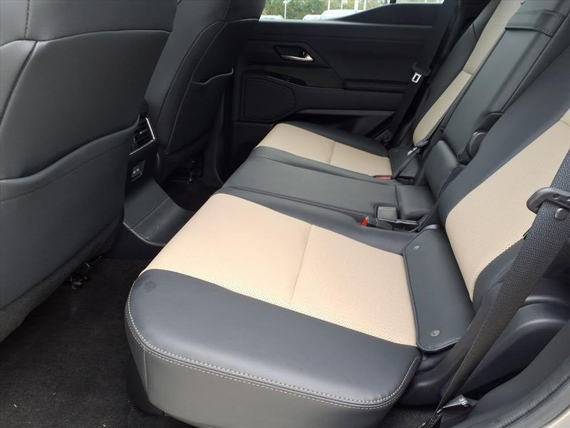 Used 2024 Lexus GX 550 OvertrailImage 10