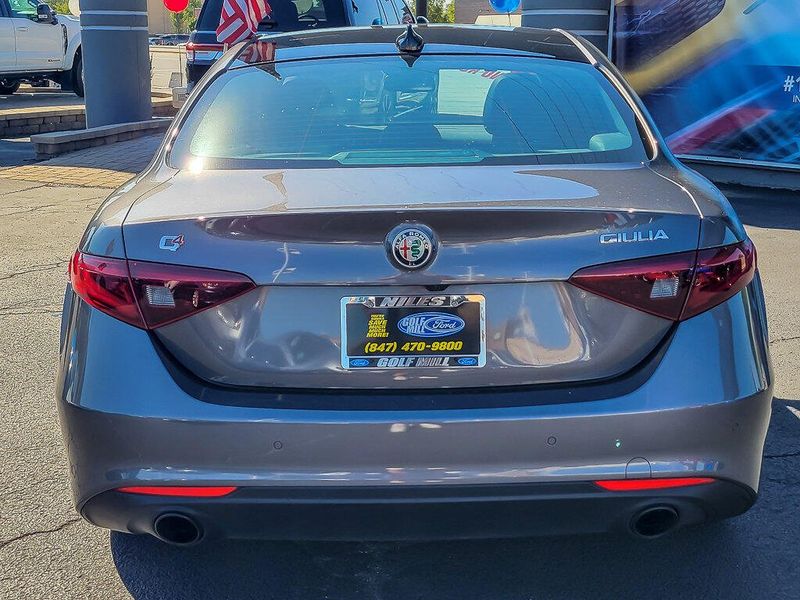 2022 Alfa Romeo Giulia Ti photo 6