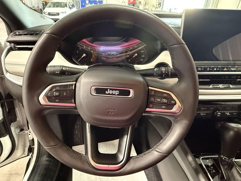 Used 2025 Jeep Compass LimitedImage 19