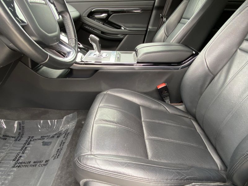Used 2020 Land Rover Range Rover Evoque SEImage 18