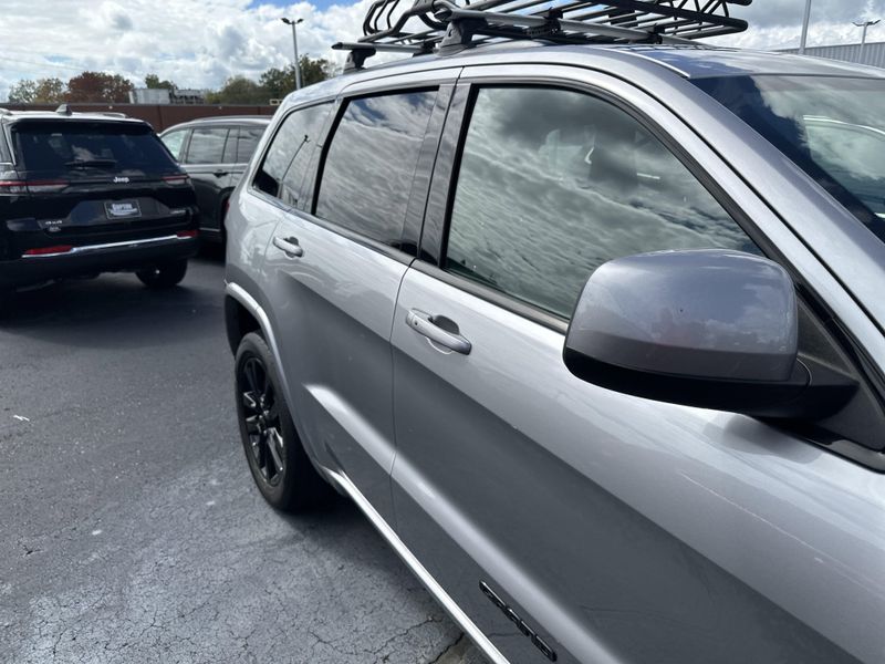2018 Jeep Grand Cherokee Altitude photo 4