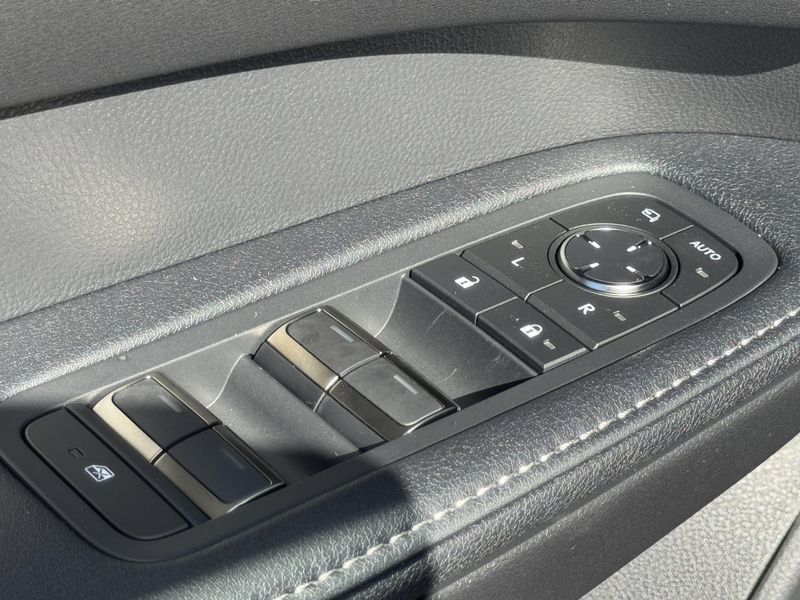 New 2026 Lexus ES 350e PremiumImage 18