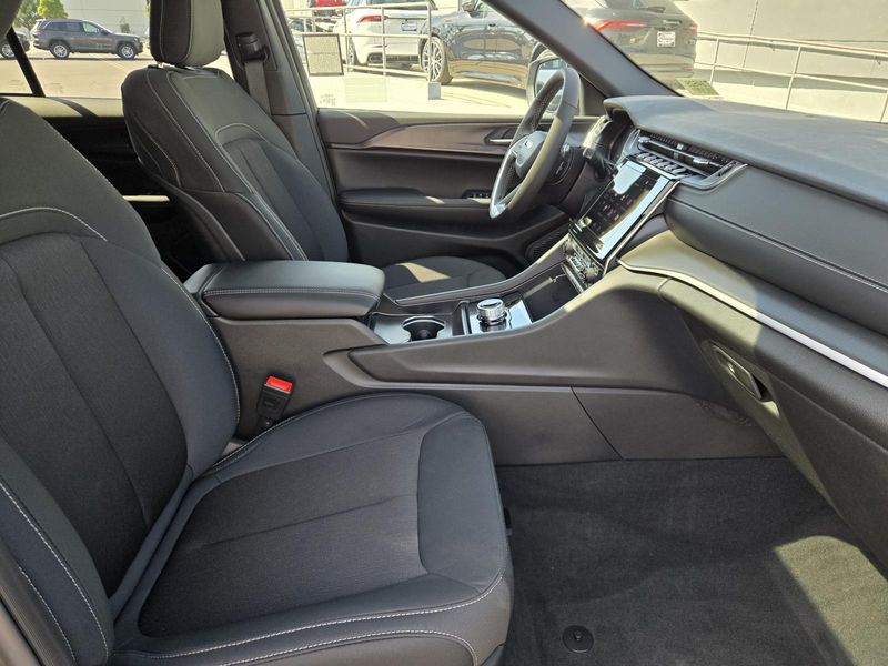 New 2026 Jeep Grand Cherokee Laredo X 4x4