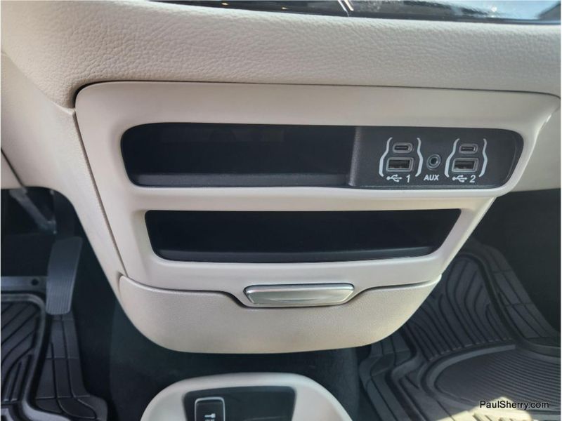 Used 2024 Chrysler Pacifica Touring L
