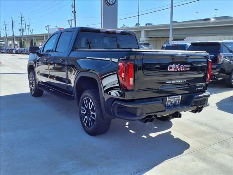 2022 GMC Sierra 1500 AT4Image 2