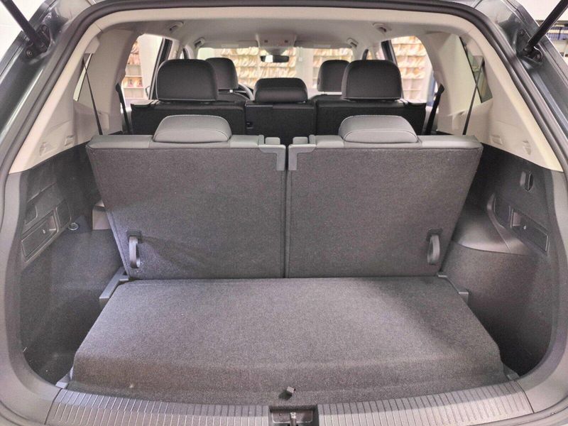 2023 Volkswagen Tiguan SE 7 Passenger SeatingImage 10