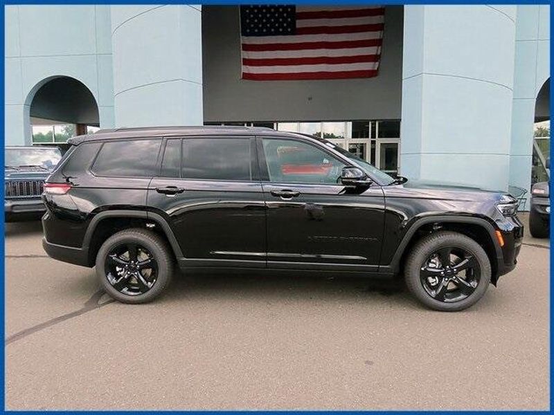 New 2025 Jeep Grand Cherokee LimitedImage 2